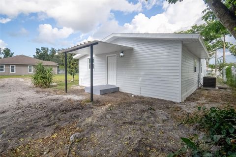 A home in AUBURNDALE