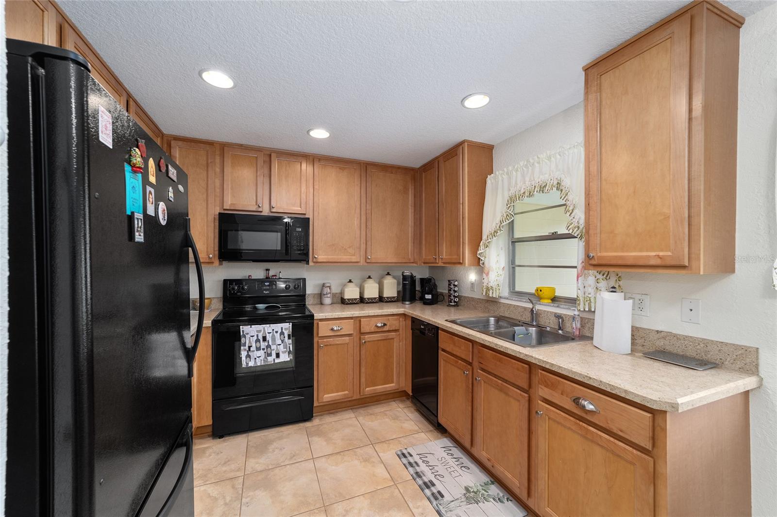 ON TOP OF THE WORLD - Residential