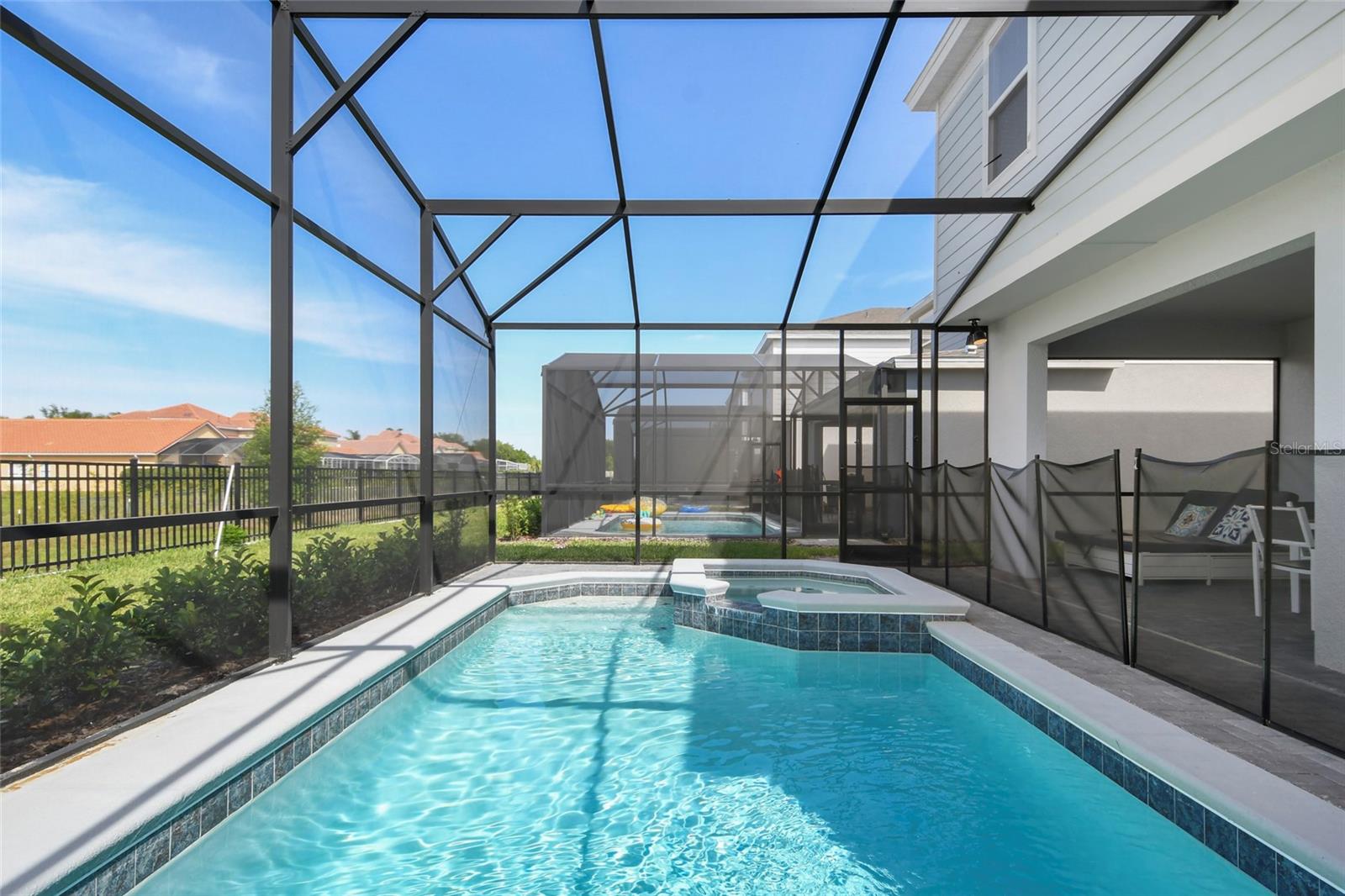 WINDSOR ISLAND RESIDENCE PH 3 - Residential