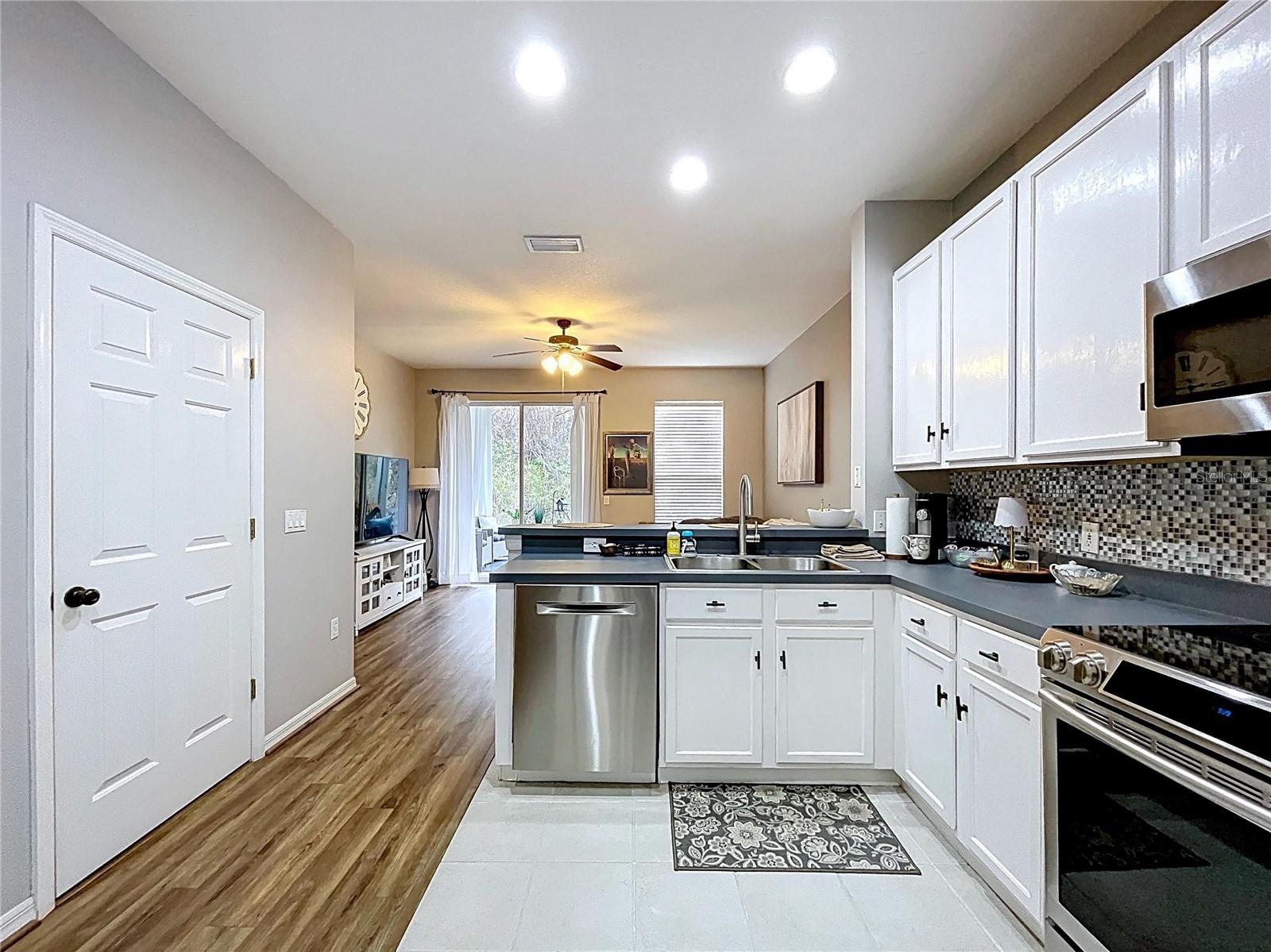 TOWNHOMES OF COUNTRY RUN PH 03 - Residential