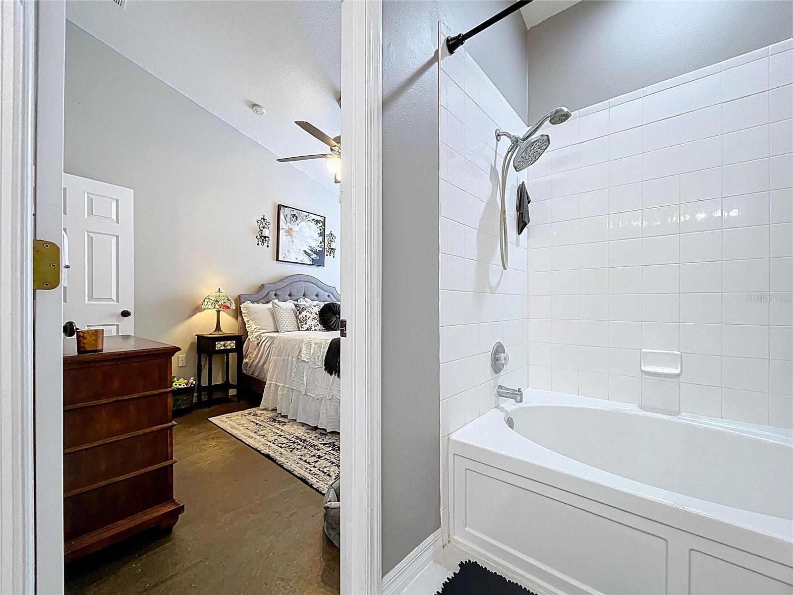 TOWNHOMES OF COUNTRY RUN PH 03 - Residential