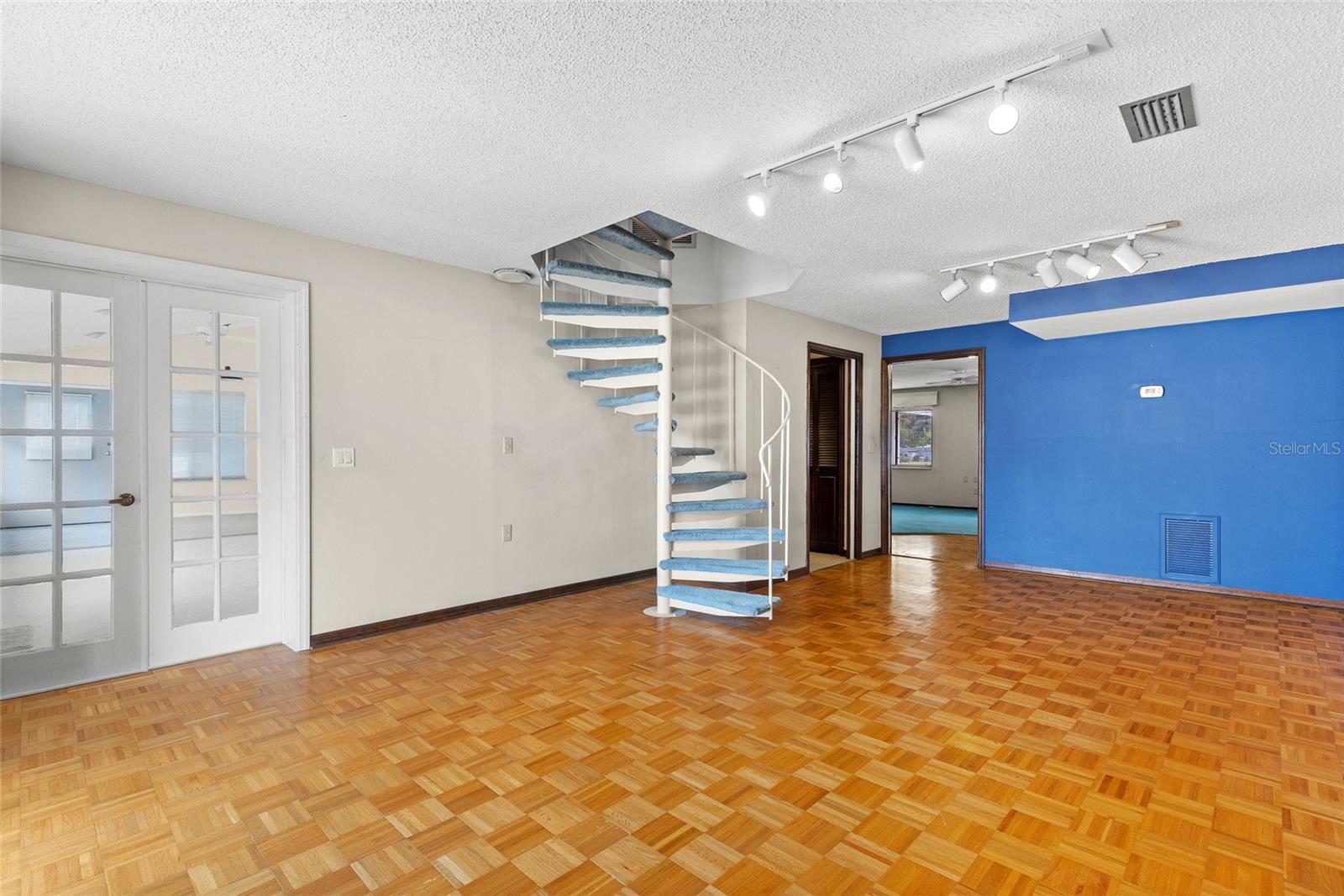 NELA ISLE - Residential