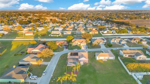 A home in LAKELAND