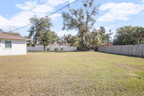 A home in DELAND