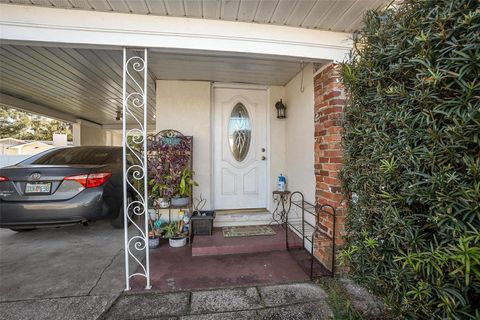 A home in DELAND