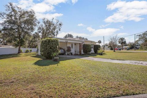 A home in DELAND