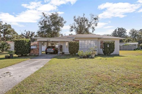 A home in DELAND