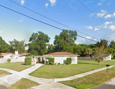 A home in DELAND