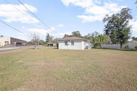 A home in DELAND