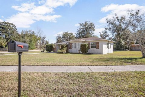 A home in DELAND