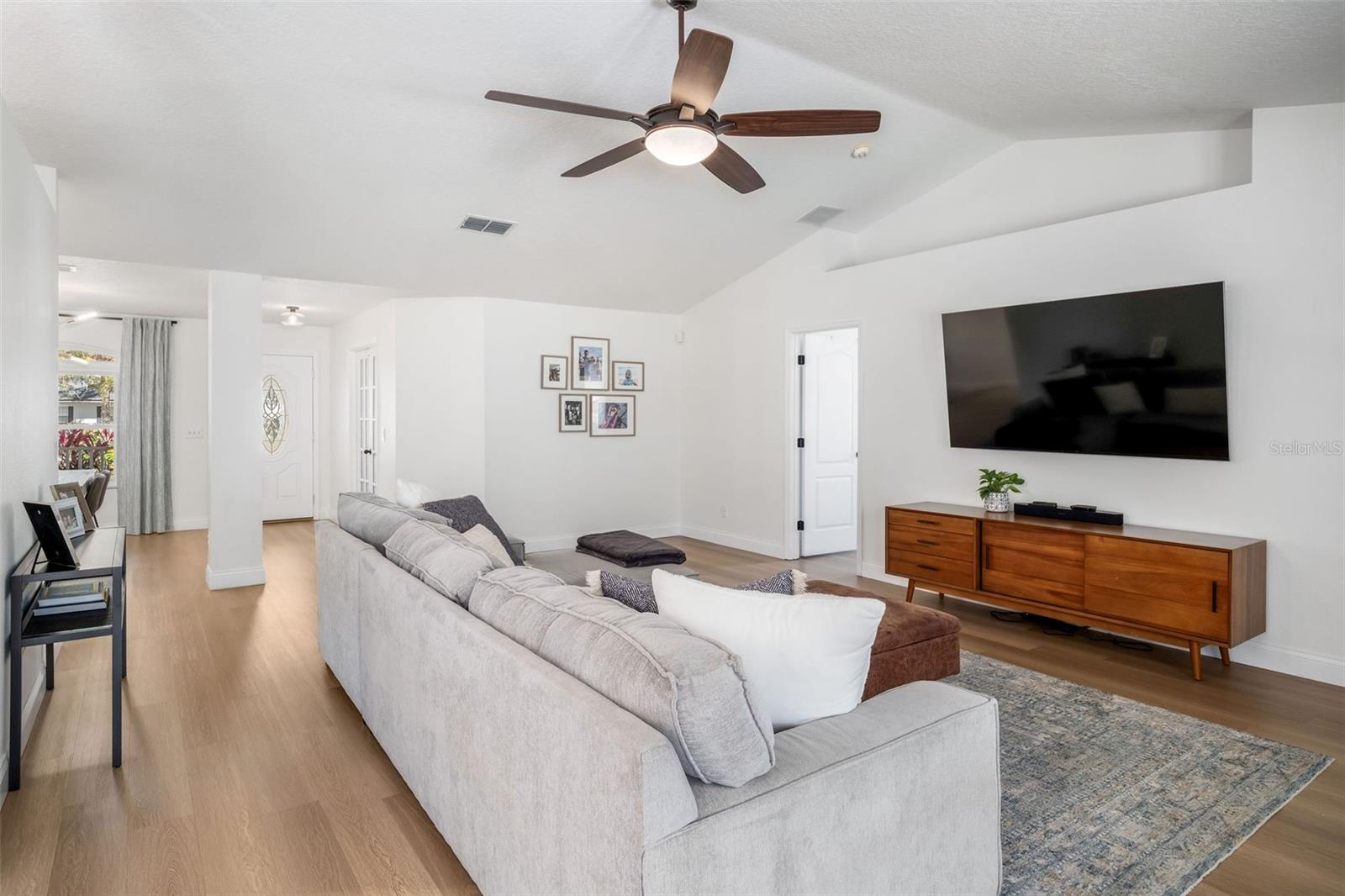 1624 MALCOLM POINTE DRIVE