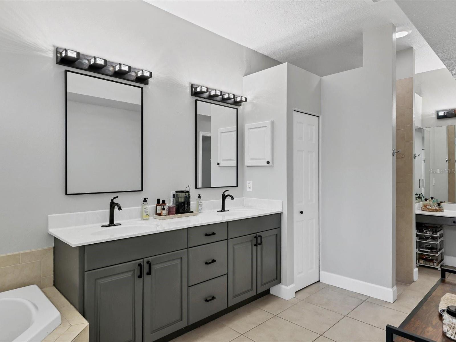 SHADOW OAKS ESTATES - Residential