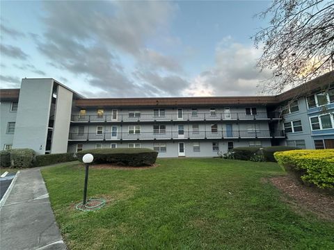 Photo of 333 Lake Howard Drive NW #202A, Winter Haven, FL 33880 (MLS # L4958557)