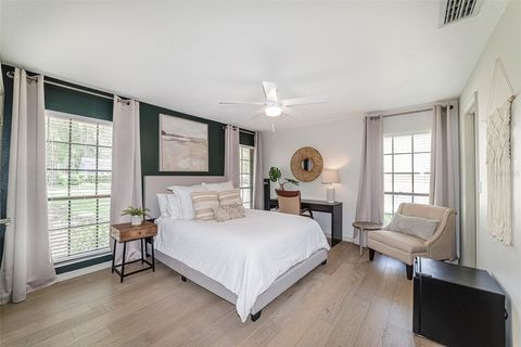 Tiny photo for 2418 SE 15th Street, Ocala, FL 34471 (MLS # OM704763)