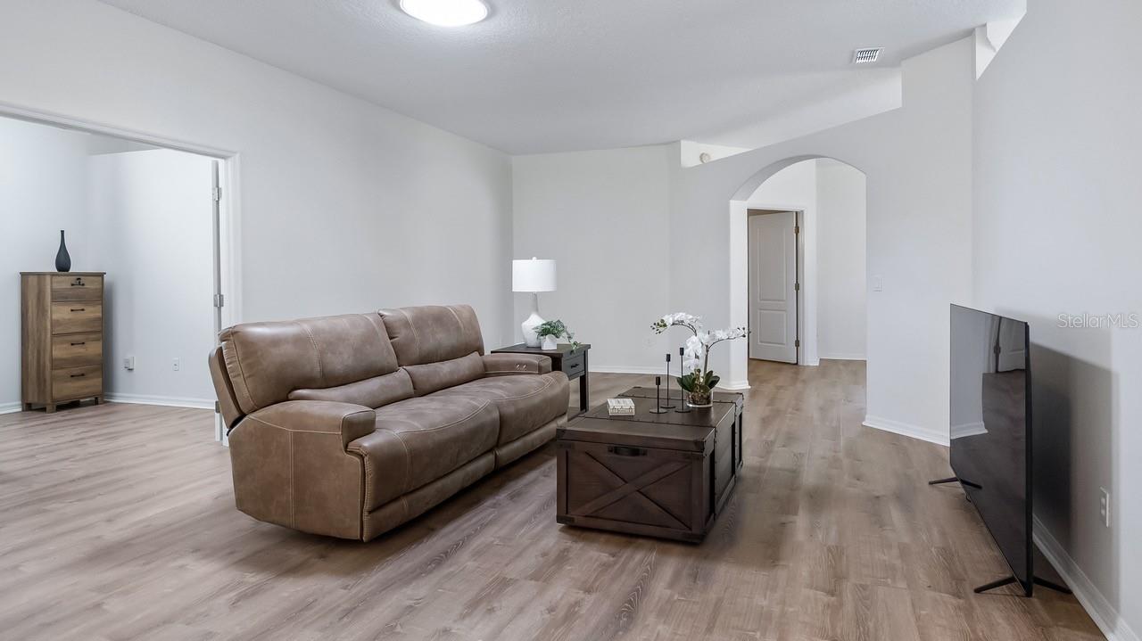 CLERMONT HUNTINGTON AT KINGS RIDGE - Residential