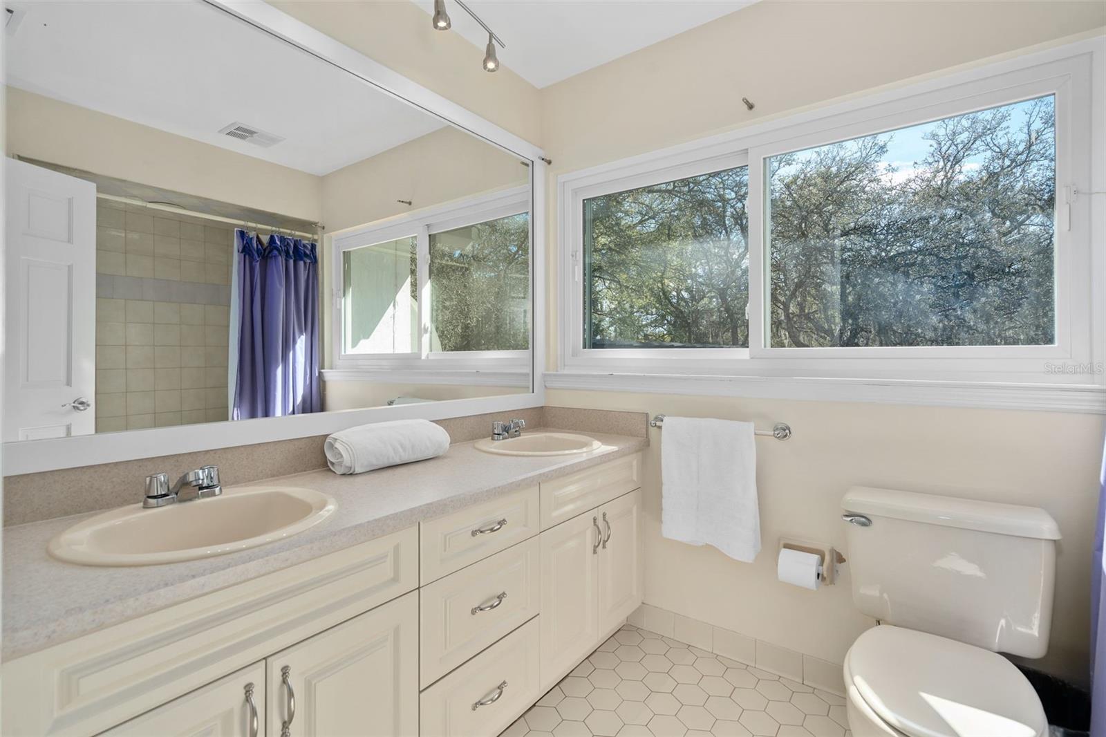 MEADOWLANDS 5 ACRE DEV - Residential