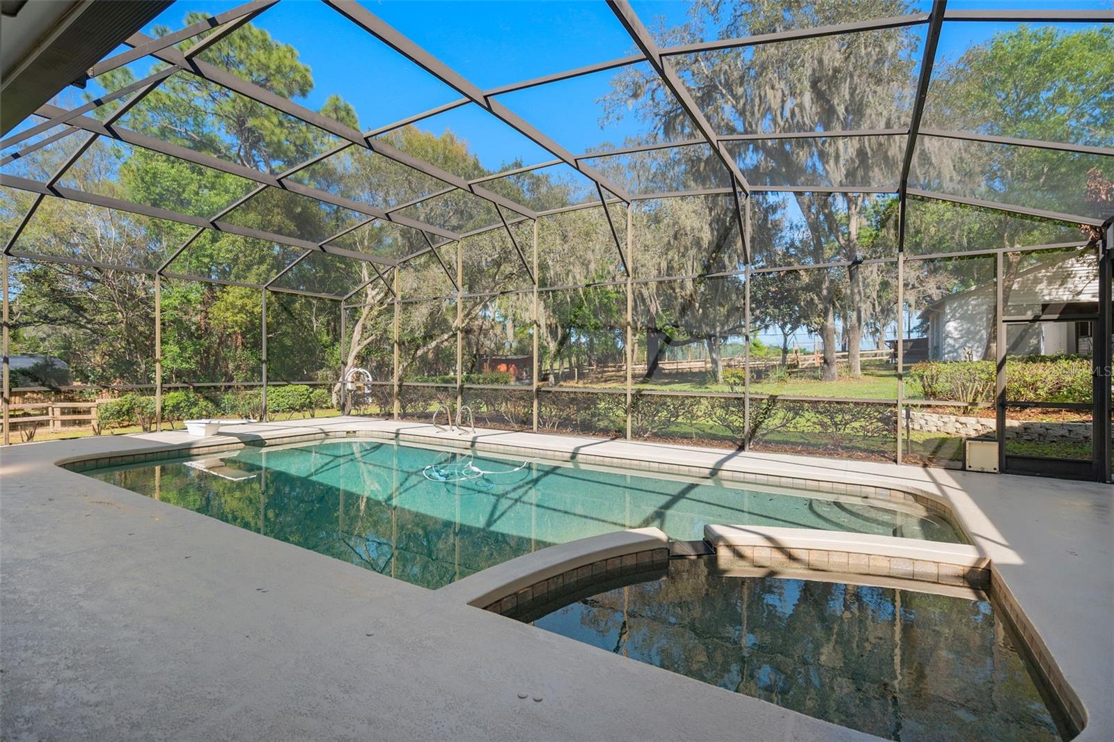 MEADOWLANDS 5 ACRE DEV - Residential