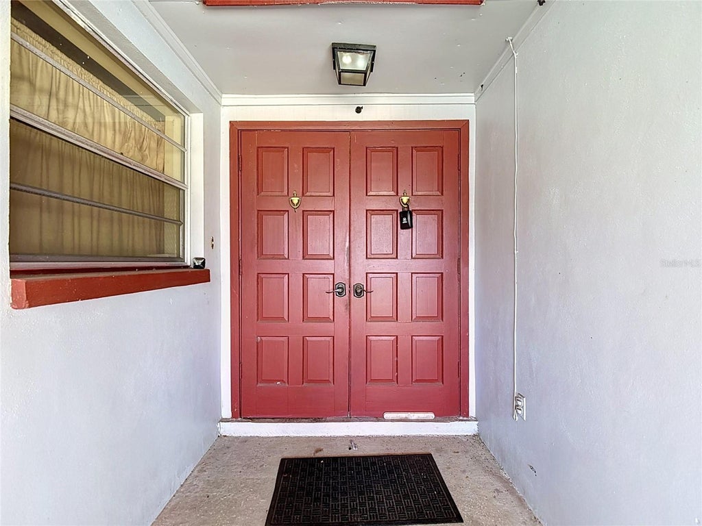Photo of 617 Highview Circle S, Brandon, FL 33510 (MLS # N6145742)