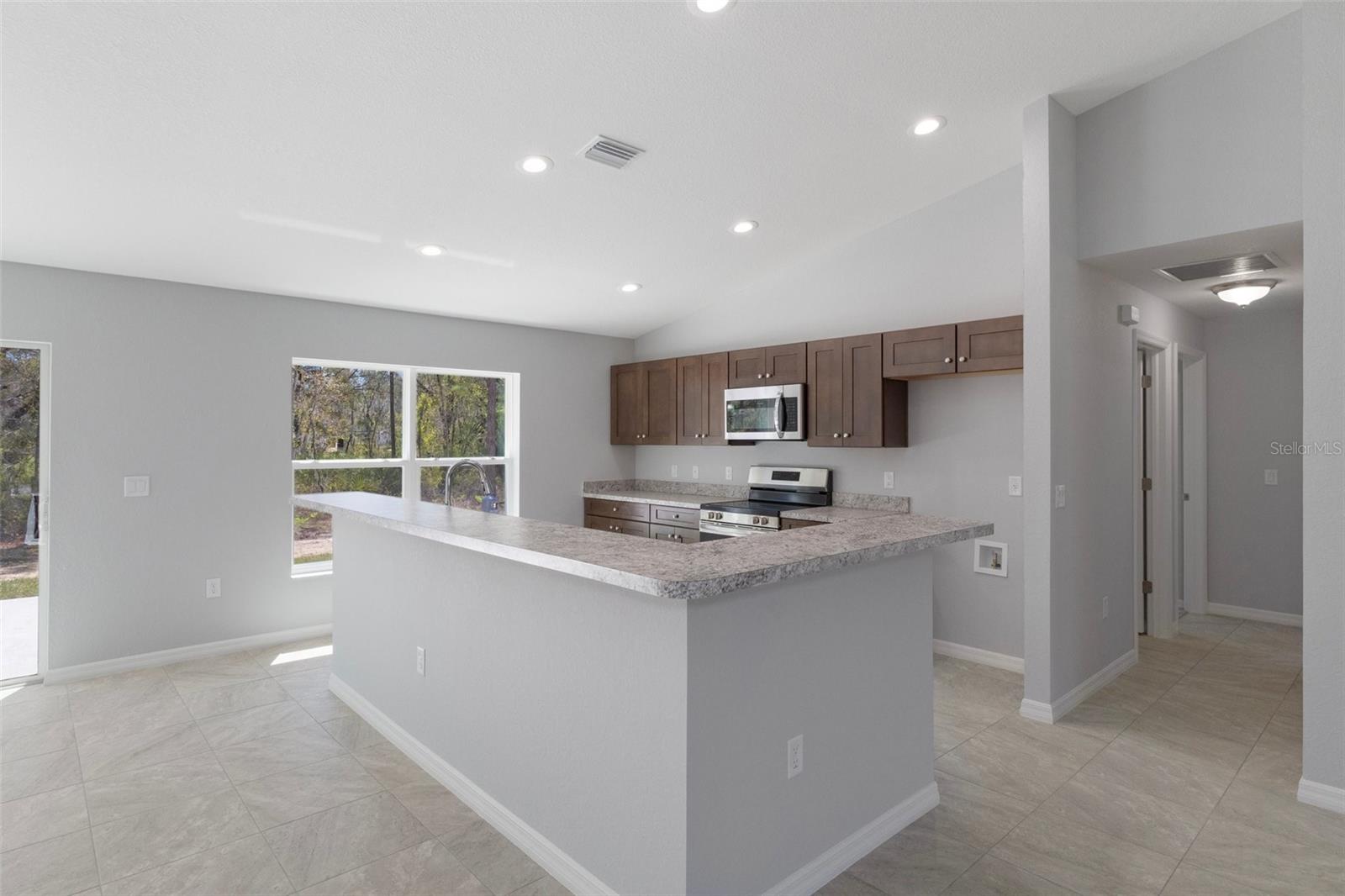 ROYAL HIGHLANDS - Residential