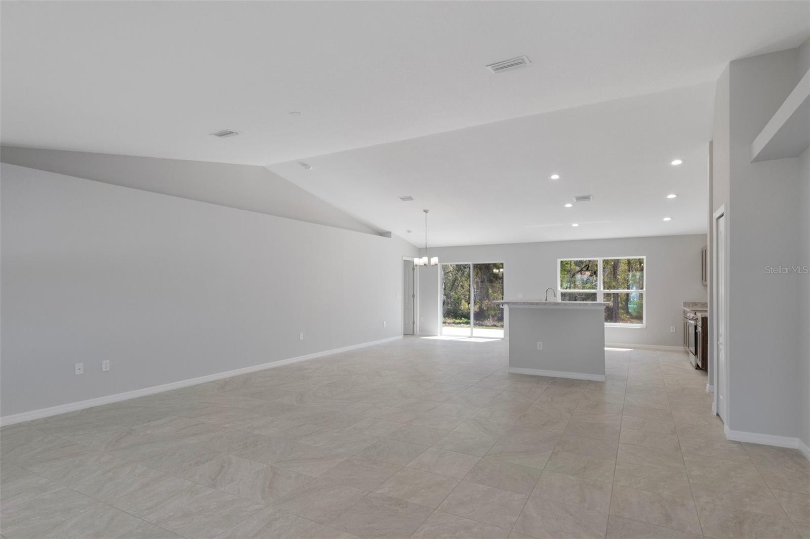 ROYAL HIGHLANDS - Residential