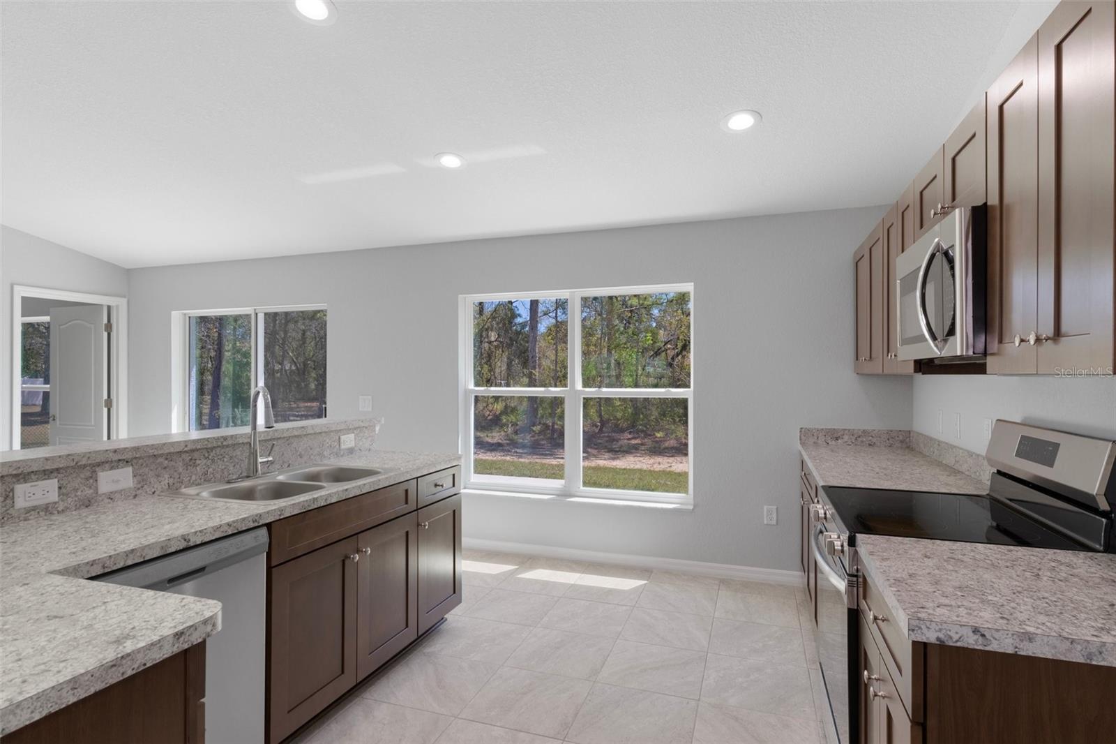 ROYAL HIGHLANDS - Residential