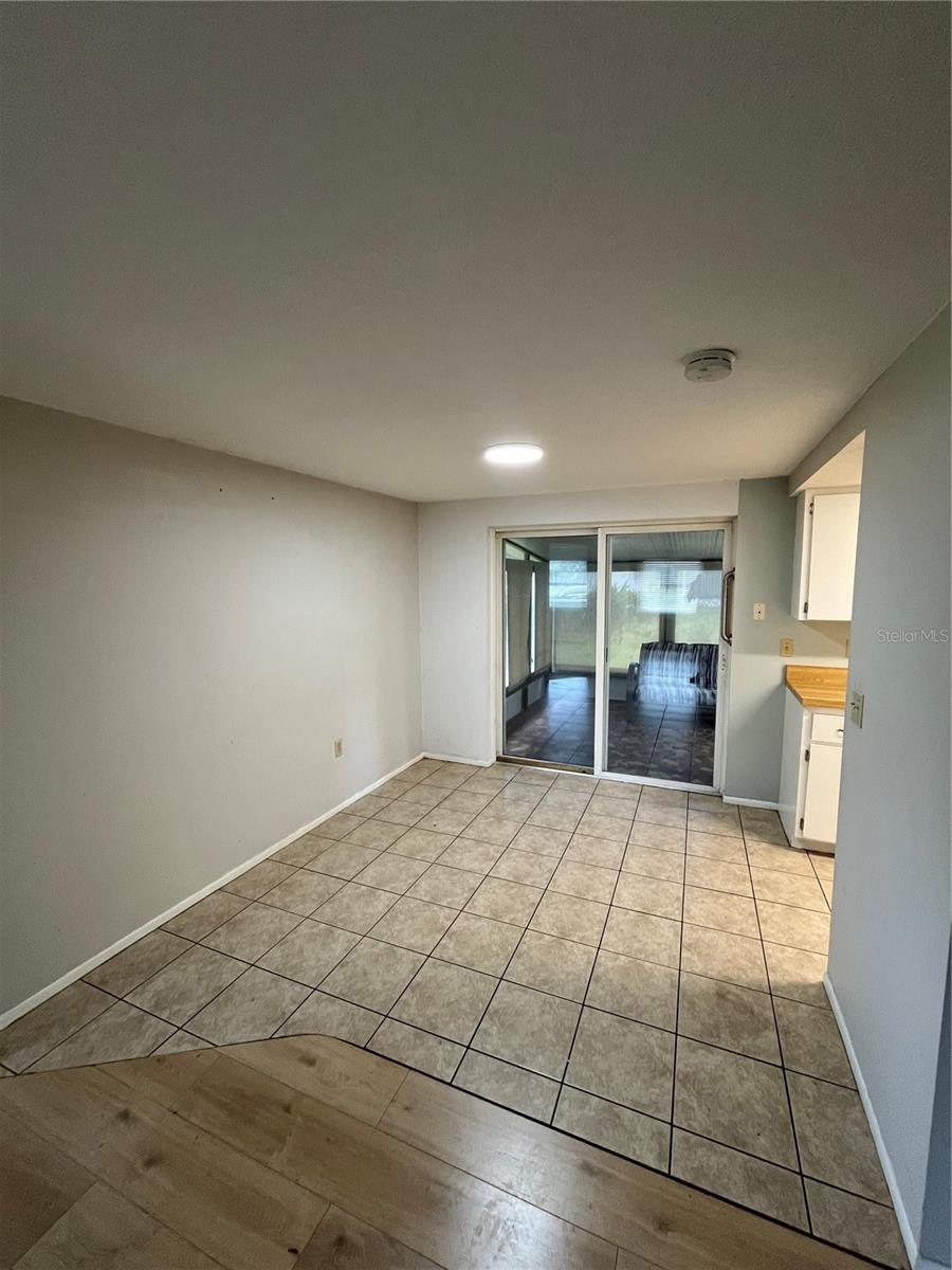 880 QUEEN ROAD