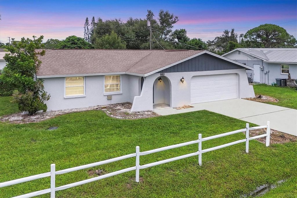 Photo of 880 Queen Road, Venice, FL 34293 (MLS # N6139657)