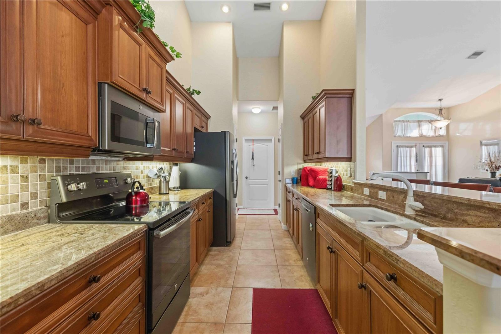 COURTYARDS AT PLANTATION - Residential