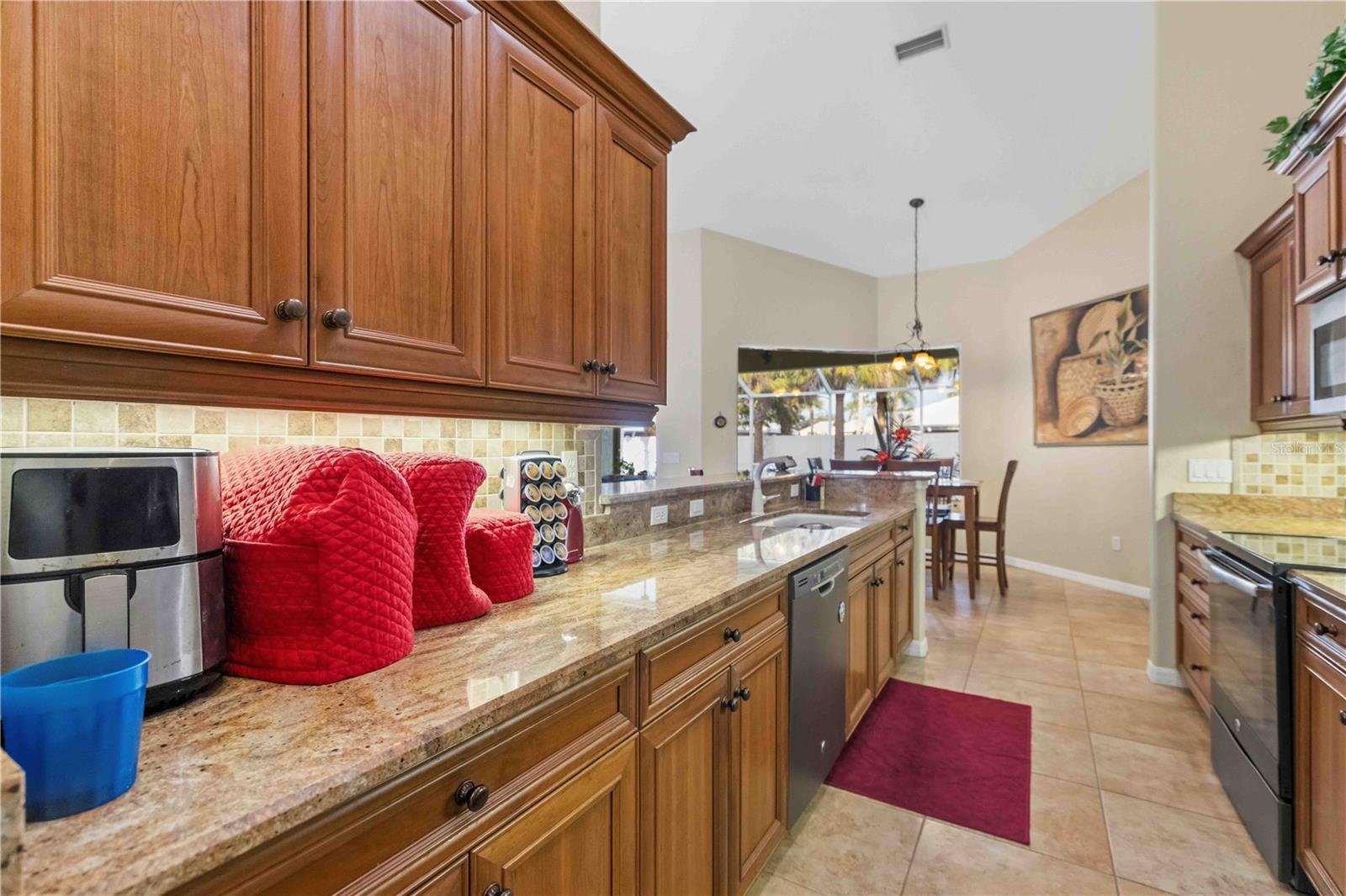 COURTYARDS AT PLANTATION - Residential