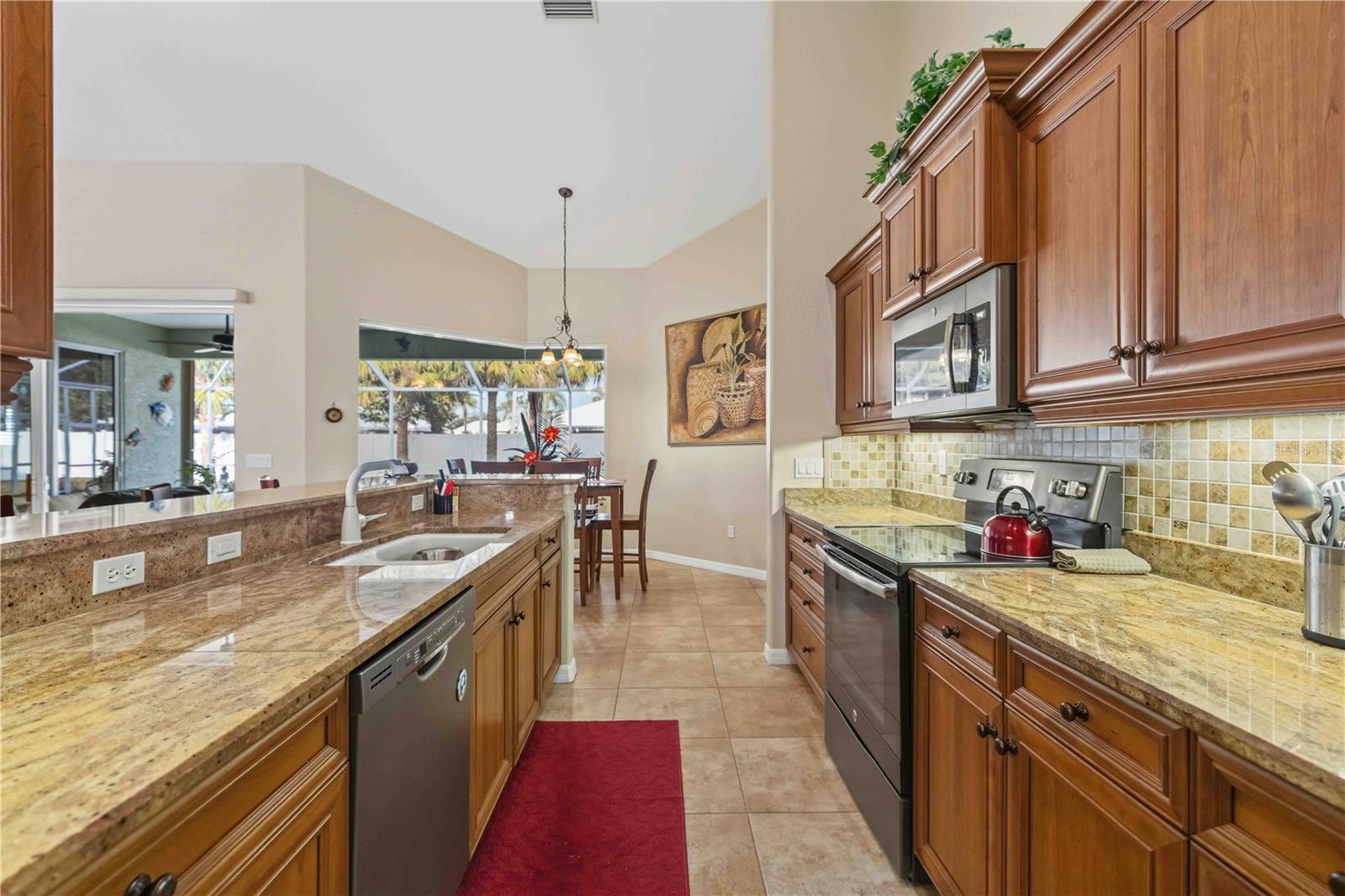 COURTYARDS AT PLANTATION - Residential