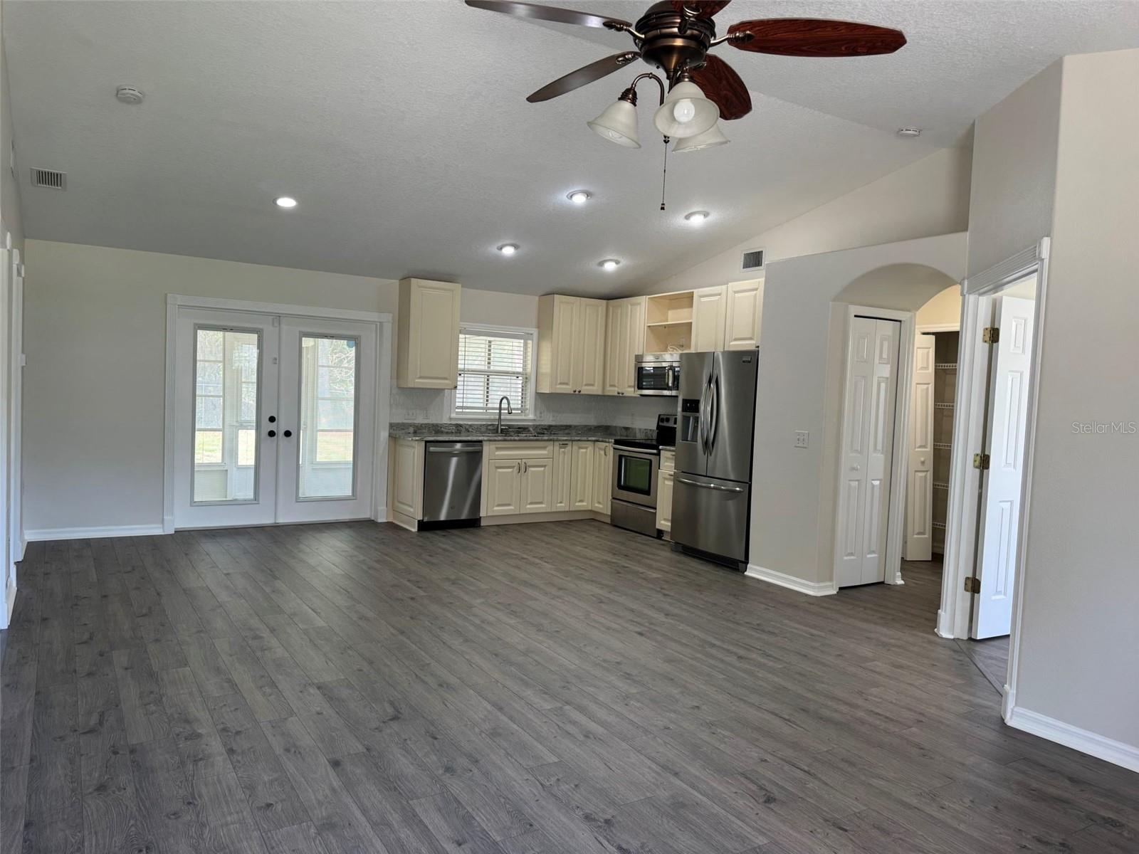 EAST UMATILLA - Residential