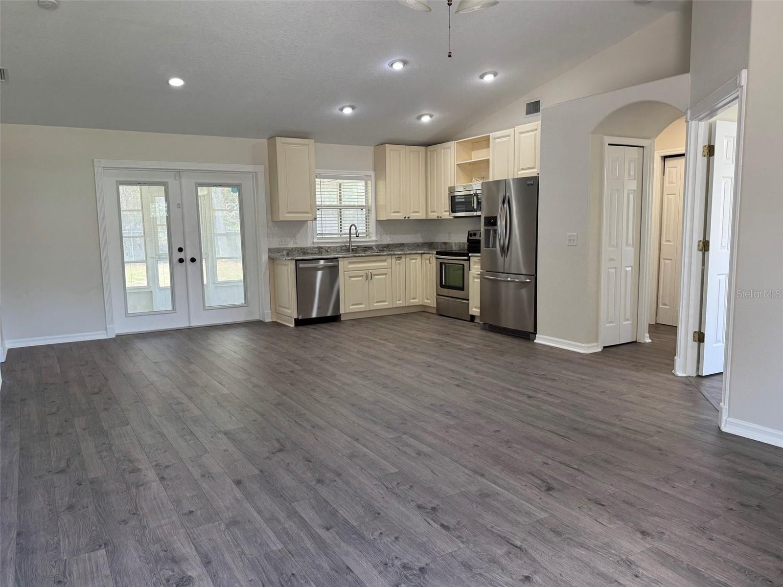 EAST UMATILLA - Residential