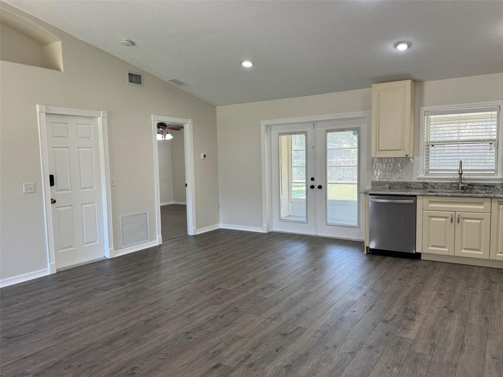 EAST UMATILLA - Residential