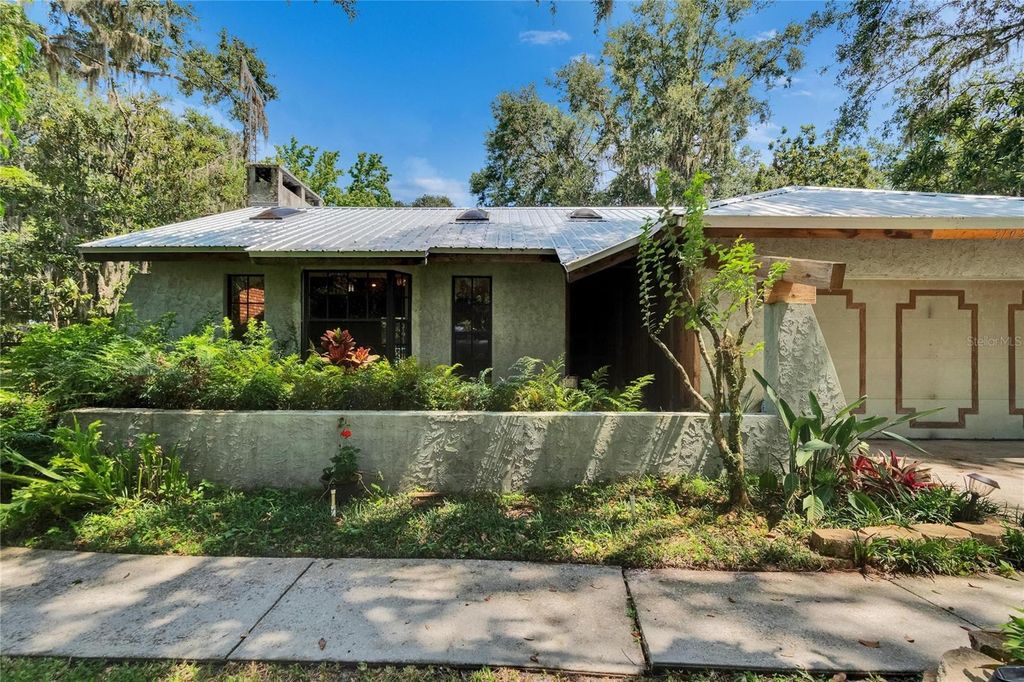 Photo of 3102 E Trapnell Road, Plant City, FL 33566 (MLS # TB8403132)