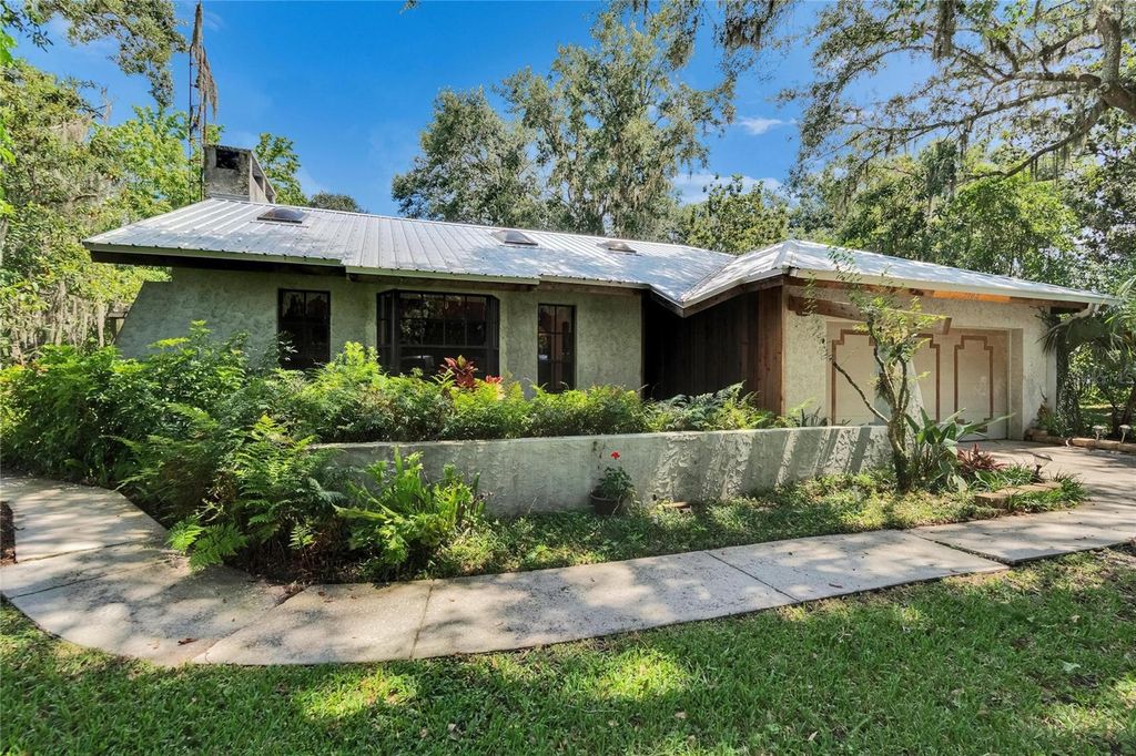 Photo of 3102 E Trapnell Road, Plant City, FL 33566 (MLS # TB8403132)