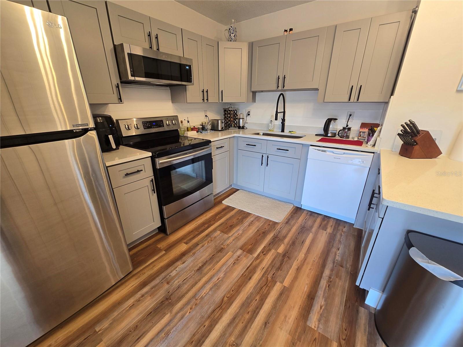 COUNTRY CLUB MANOR CONDO - Residential