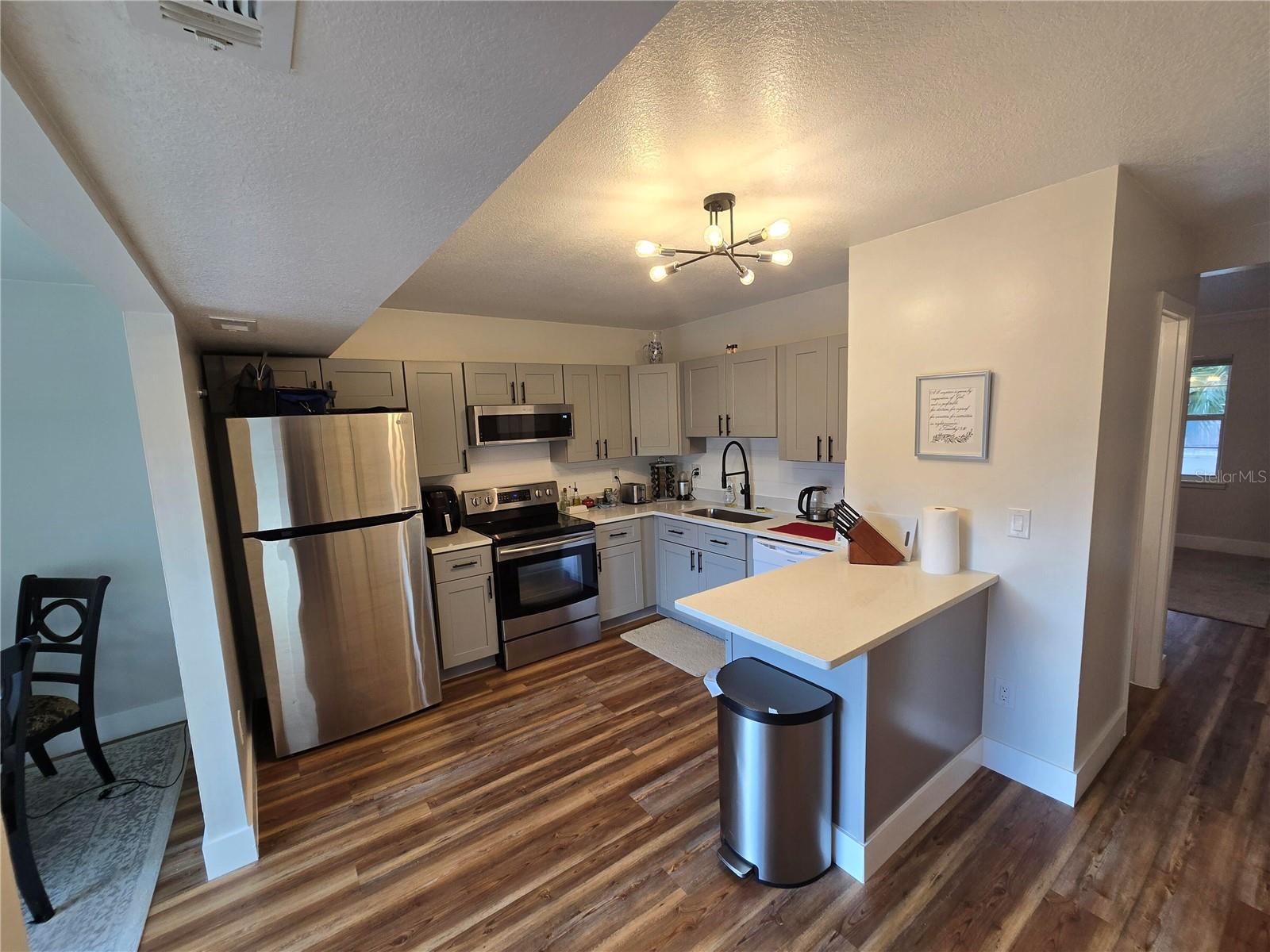 COUNTRY CLUB MANOR CONDO - Residential