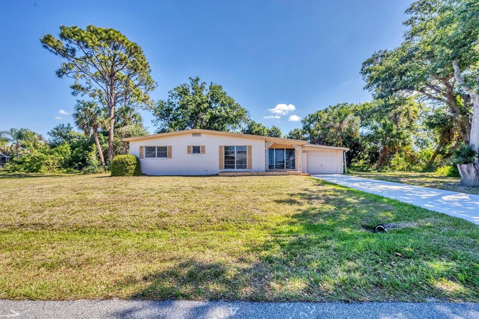 2538 LAKESHORE CIRCLE