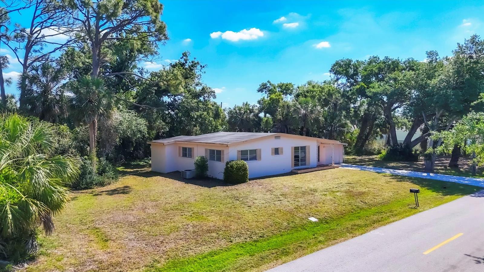 2538 LAKESHORE CIRCLE