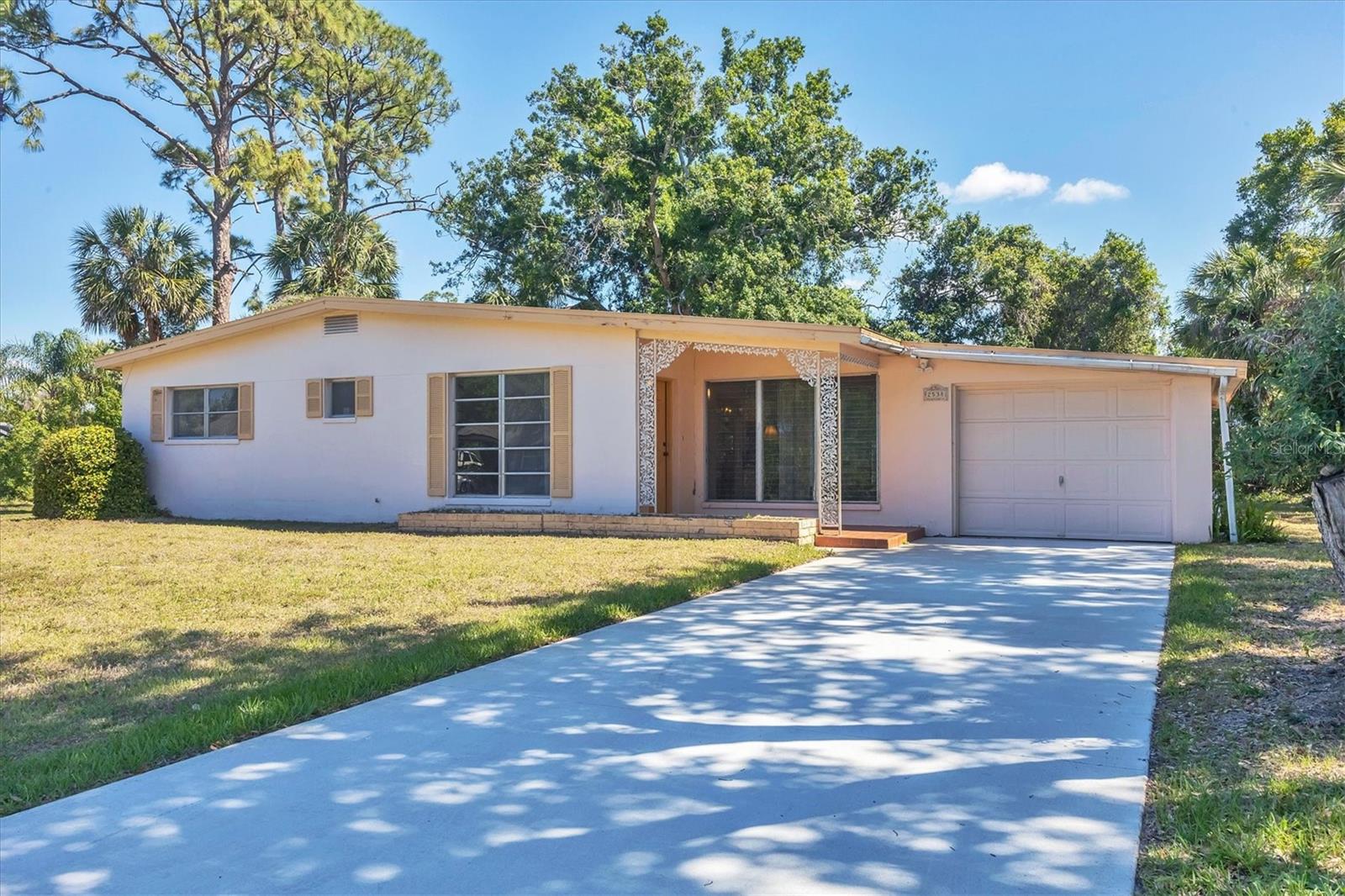 2538 LAKESHORE CIRCLE