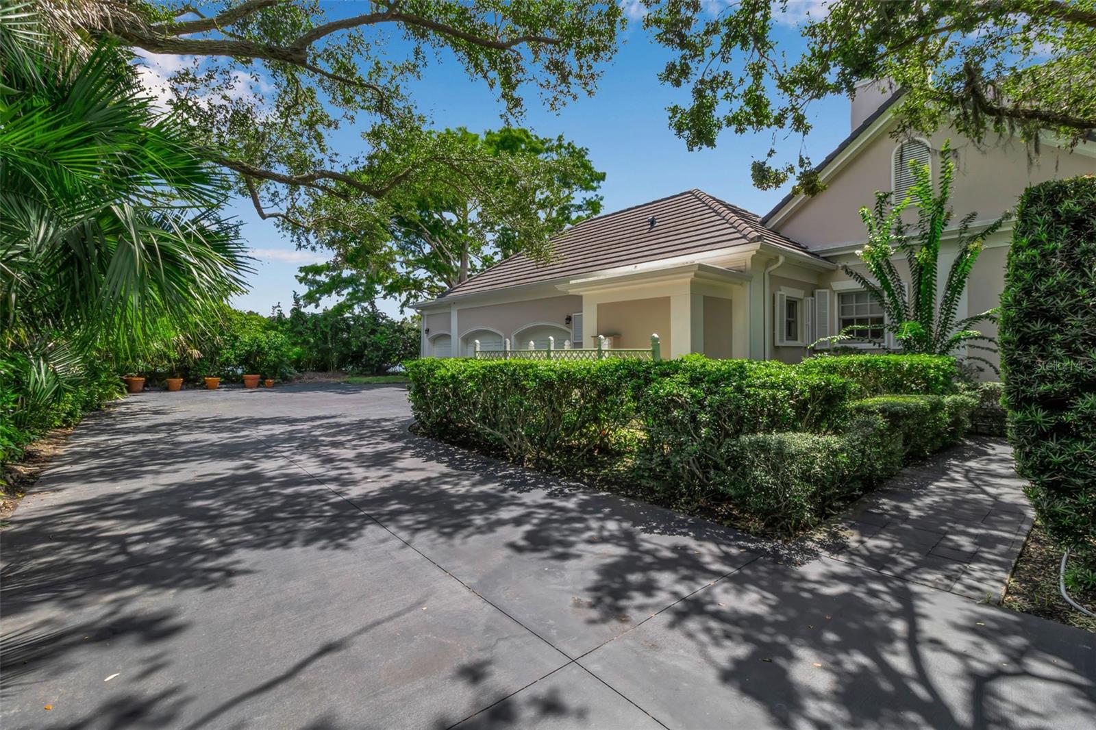 THE OAKS - Residential