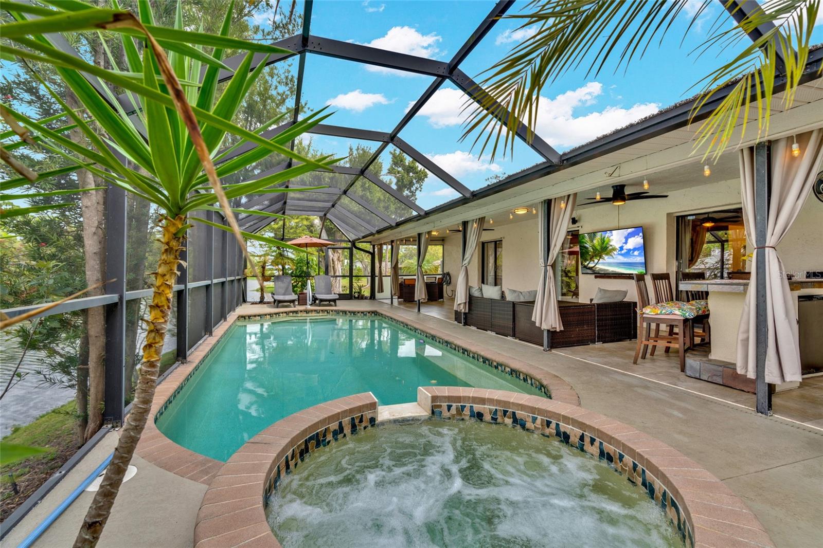 UNIVERSITY PINES - Residential