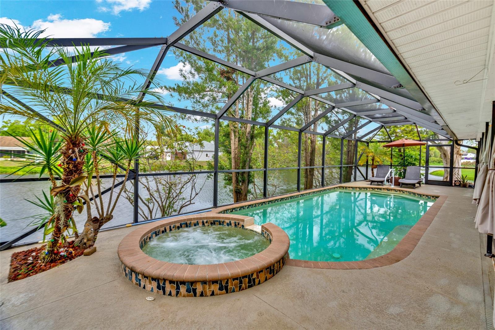 UNIVERSITY PINES - Residential