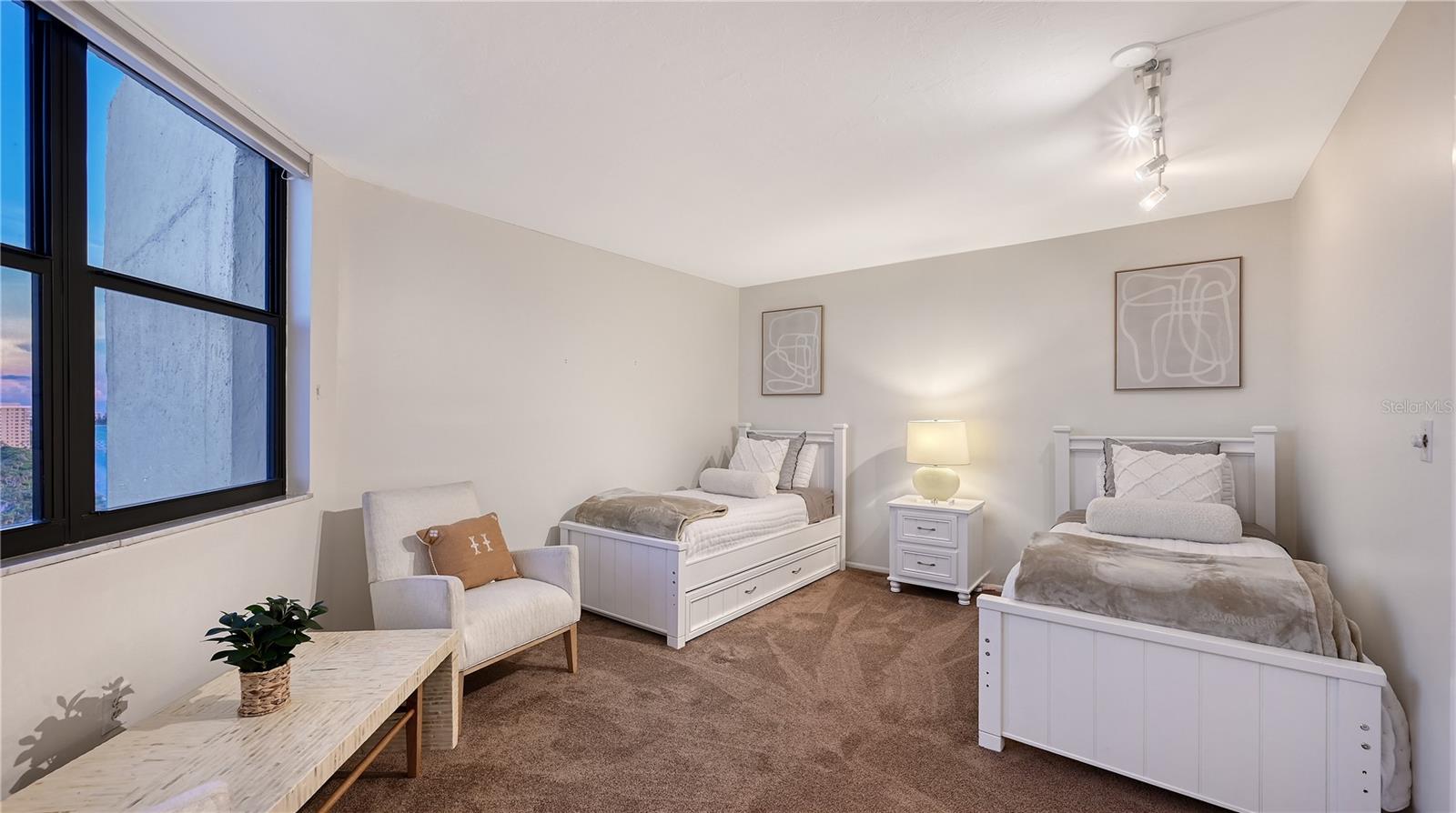 PRIVATEER SOUTH - Residential
