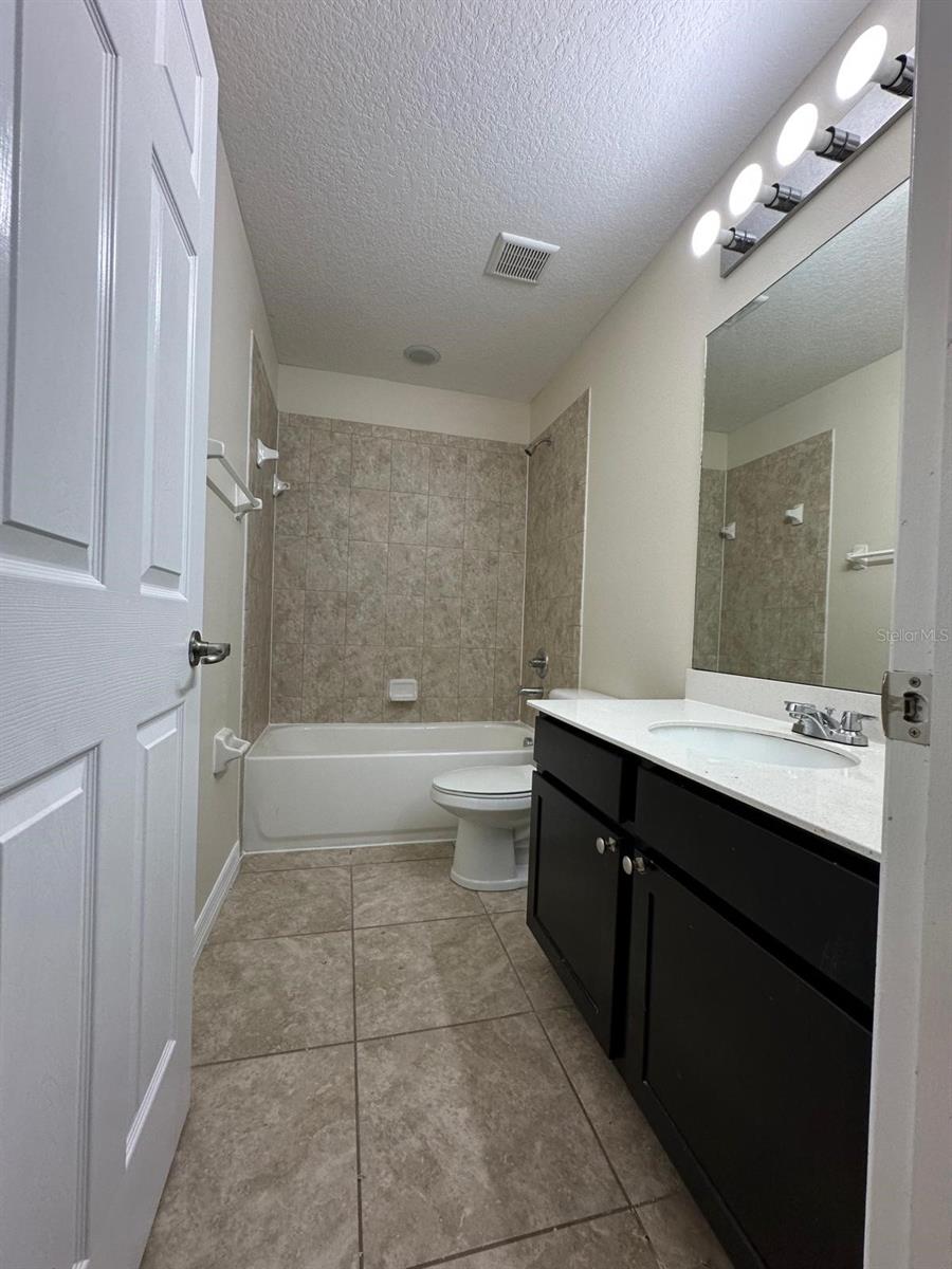 OAK RIDGE PLACE - Residential Lease