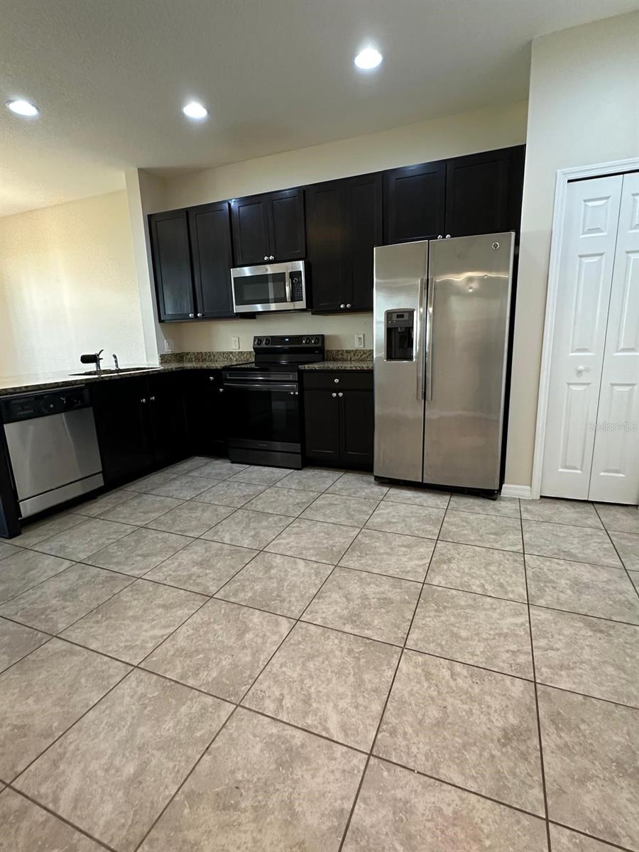 OAK RIDGE PLACE - Residential Lease
