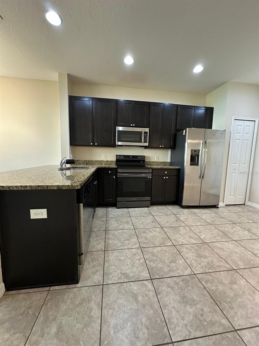 OAK RIDGE PLACE - Residential Lease