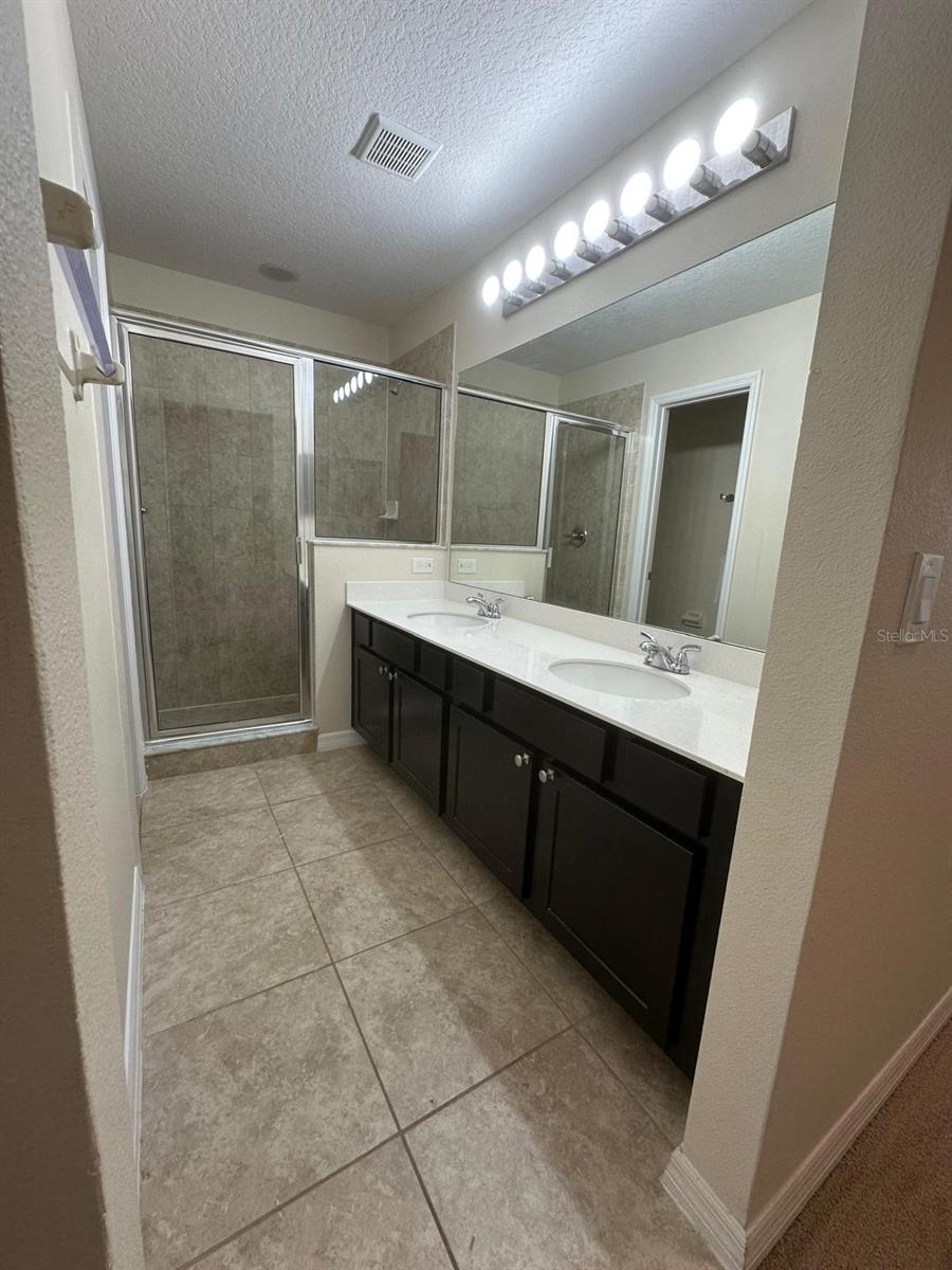 OAK RIDGE PLACE - Residential Lease