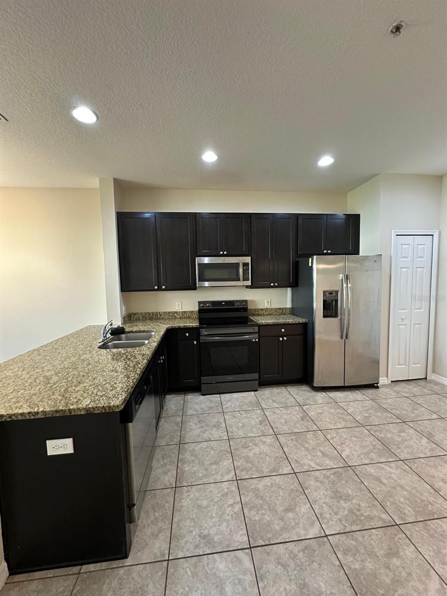 OAK RIDGE PLACE - Residential Lease