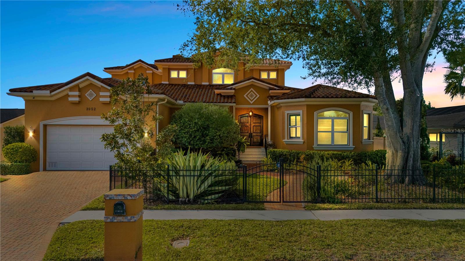 3952 VERSAILLES DRIVE